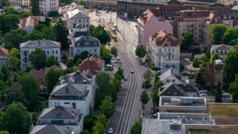 Drohnenbild von der Antonstraße mit Blick auf Bahnhof Neustadt