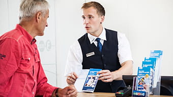 Beratungsszene im Service