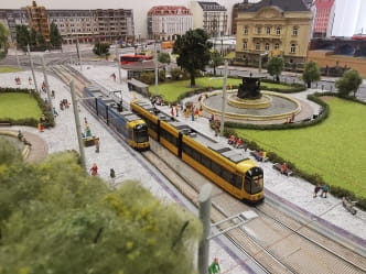 Bild Dresdner Straßenbahnen am Albertplatz im Maßstab 1:87