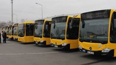 Neue Busse werden in Dresden Gruna der Presse präsentiert