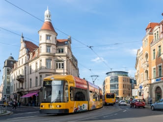 Straßenbahn am Schillerplatz