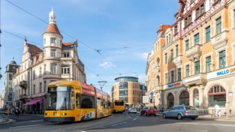 Straßenbahn am Schillerplatz