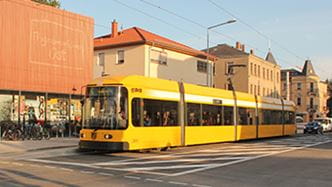 Straßenbahn auf der Schandauer Straße