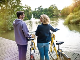 Pärchen mit MOBIbike unterwegs