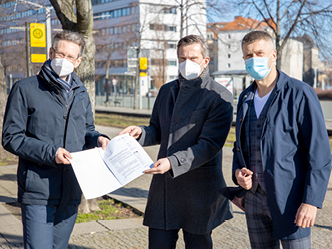 Sachsens Verkehrsminister Martin Dulig übergibt Förderbescheid für 73 neue Busse an die DVB AG
