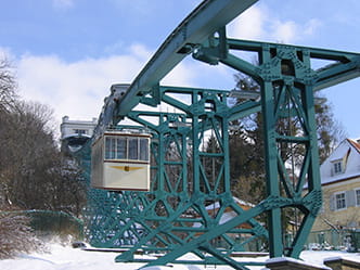 Schwebebahn im Winter