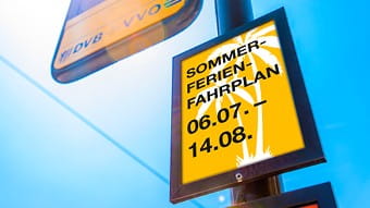 Anschaubild einer Stele mit dem Datum vom Sommerferienfahrplan 2026 (6.7. bis 14.8.)