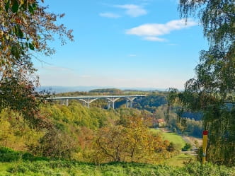 Panoramablick in Sobrigau auf die Lockwitztalbrücke