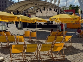 DVB-Liegestühle auf dem Postplatz zum Stadtfest