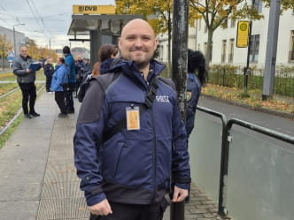 Götz-Mitarbeiter in neuer Dienstkleidung