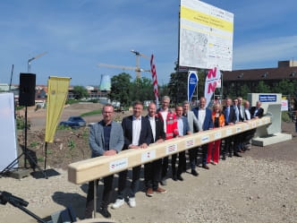 Personen des öffentlichen Lebens beim Spatenstich Nossener Brücke