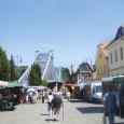 Foto mit Blick vom Markt am Schillerplatz auf das Blaue Wunder