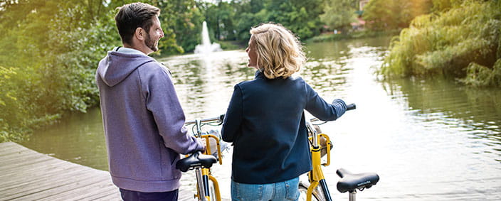 Pärchen unterwegs mit dem MOBIbike