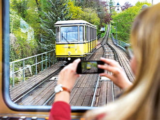 Schwebebahn und Standseilbahn