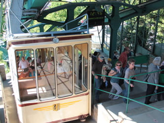 Foto Schwebebahn an Bergstation