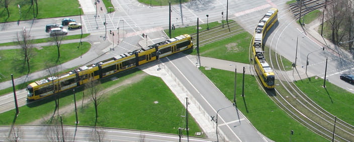 Foto Straßenkreuzung mit 2 Straßenbahnen