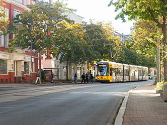 Bild zeigt Bahn im Baugebiet