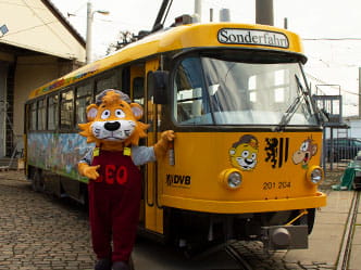 Straßenbahn Lottchen mit Maskottchen Leo