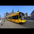 Zdjęcie żółtego tramwaju przed zamkniem w Dreźnie