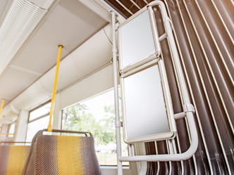 Foto eines Werbeträgers in der Straßenbahn