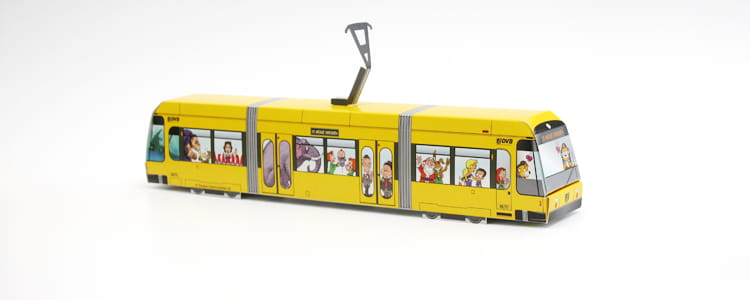 Foto Gebastelte Papierstraßenbahn