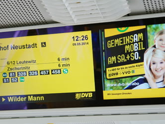 Foto eines Bildschirms des Fahrgast-TV in einer Straßenbahn