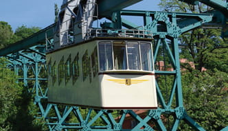 Bergbahn während der Fahrt